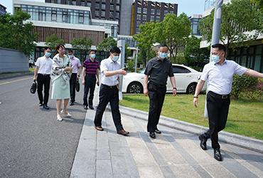 烈日炎炎，領(lǐng)導(dǎo)送信心|閔行區(qū)委委員、區(qū)人民檢察院黨組書記、檢察長胡春健帶隊(duì)赴寶開智能開展大走訪、大排查